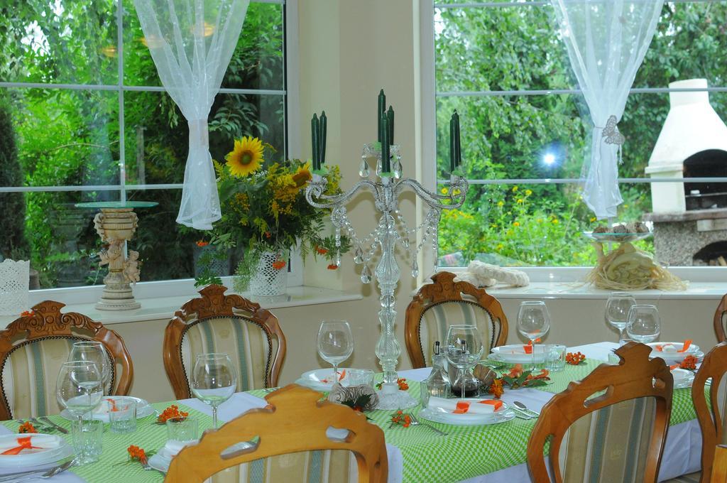 Hotel Villa Hubertus Kutno Rum bild