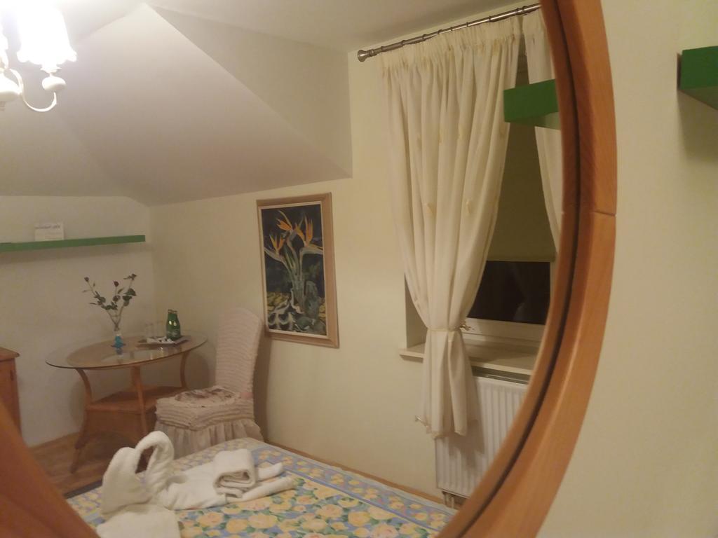 Hotel Villa Hubertus Kutno Exteriör bild