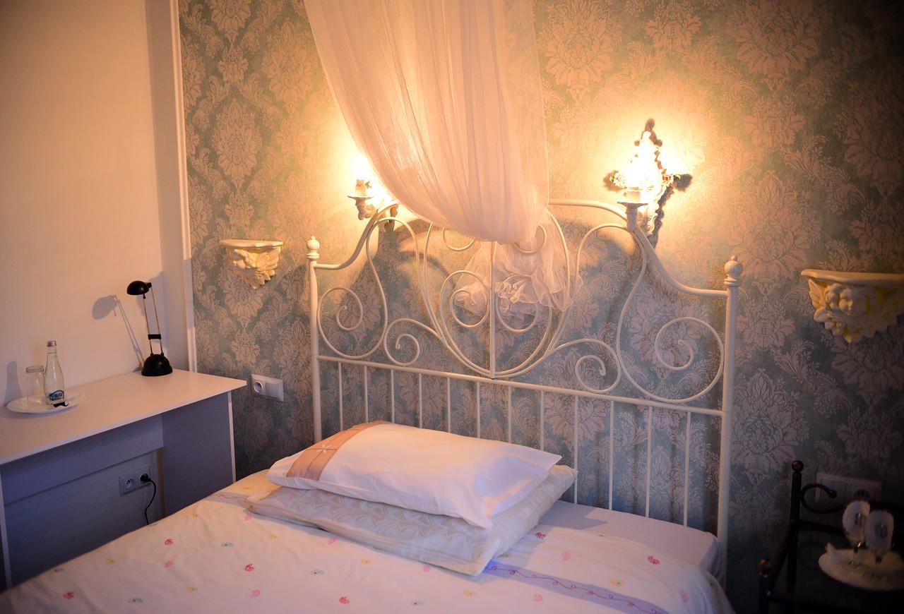 Hotel Villa Hubertus Kutno Exteriör bild