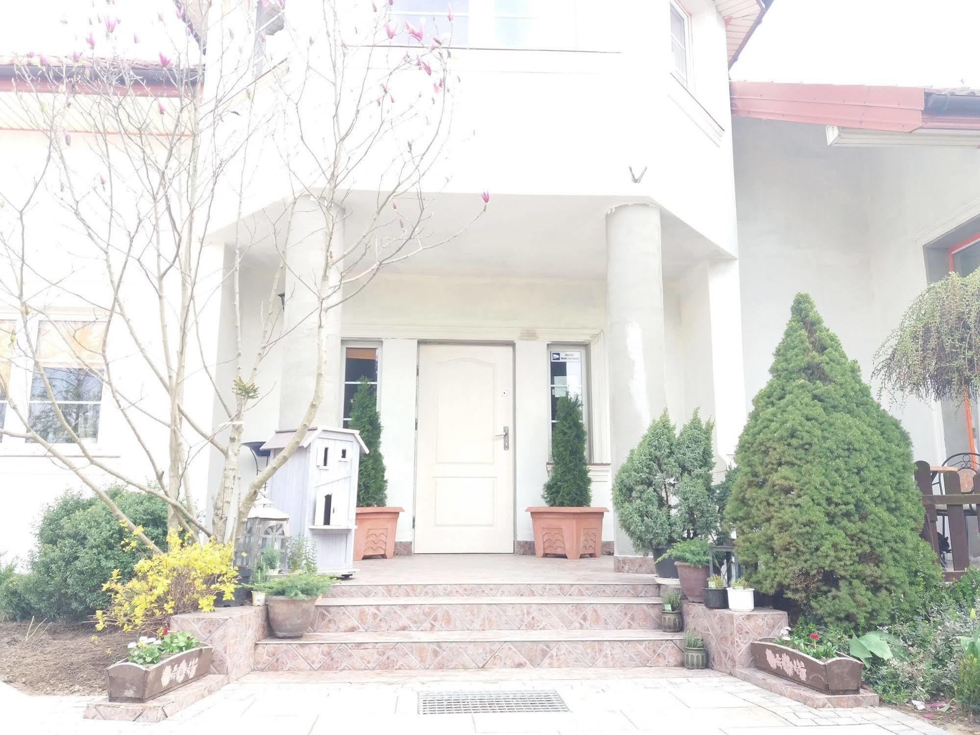 Hotel Villa Hubertus Kutno Exteriör bild