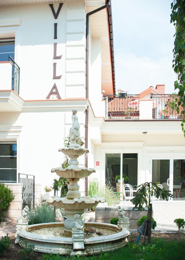 Hotel Villa Hubertus Kutno Exteriör bild